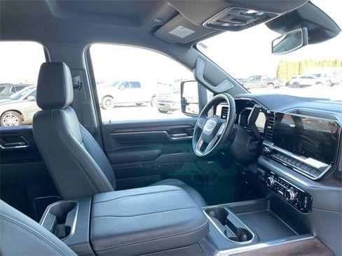 Used 2024 GMC Sierra 2500 SLT w/ SLT Premium Package image 16