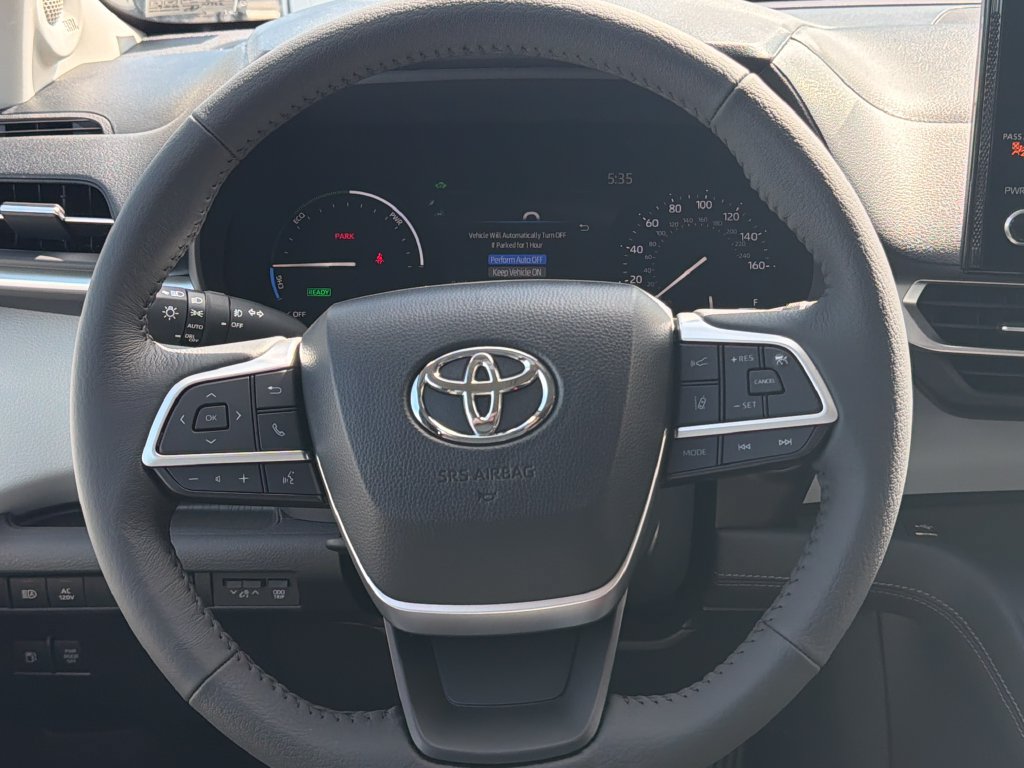 Used 2026 Toyota Sienna XLE FWD image 19