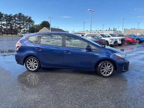 Used 2017 Toyota Prius V Five image 8