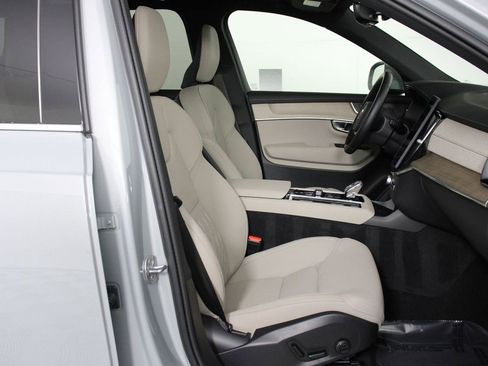 Certified 2026 Volvo XC90 B6 Core image 29