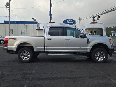 Used 2019 Ford F250 Lariat w/ Lariat Ultimate Package image 2