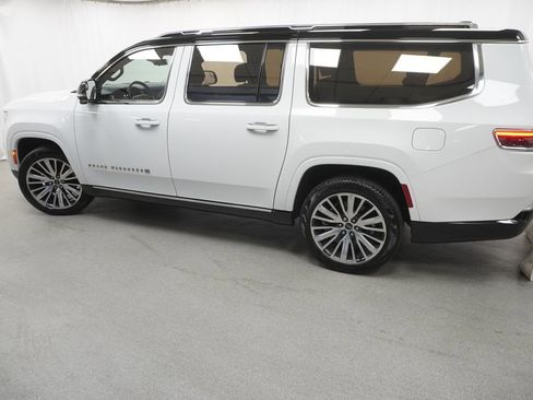 Certified 2023 Jeep Grand Wagoneer L Series III w/ HD Trailer Tow Package AWD/4WD image 15