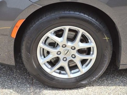 Used 2023 Chrysler Pacifica Touring-L FWD image 13