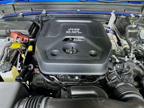 Used 2022 Jeep Wrangler Unlimited Sahara w/ LED Lighting Group AWD/4WD image 9