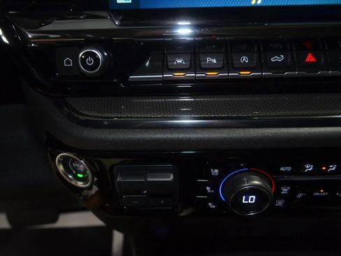 Used 2023 Chevrolet Silverado 1500 ZR2 w/ Technology Package image 37