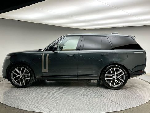 Used 2025 Land Rover Range Rover SE image 10