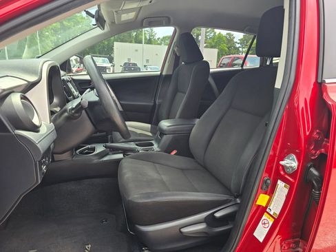 Used 2016 Toyota RAV4 LE FWD image 9