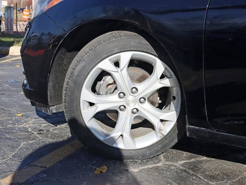 Used 2016 Chevrolet Cruze Premier image 14