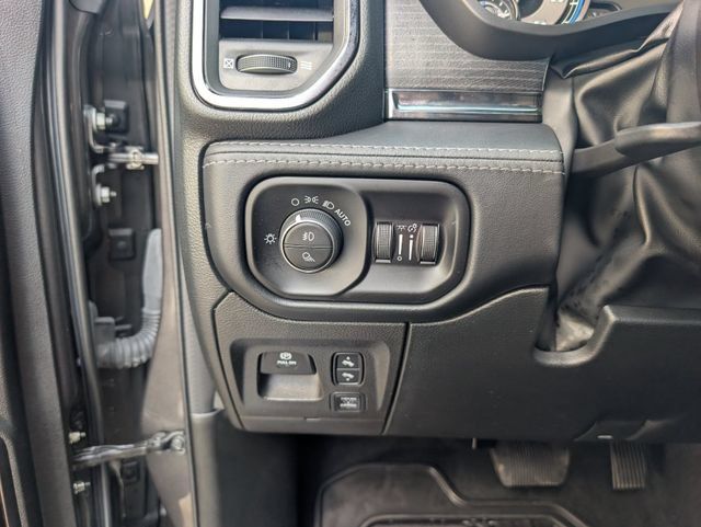 Used 2022 RAM 1500 Limited AWD/4WD image 11