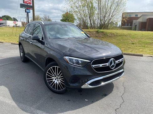 Used 2024 Mercedes-Benz GLC 300 image 3