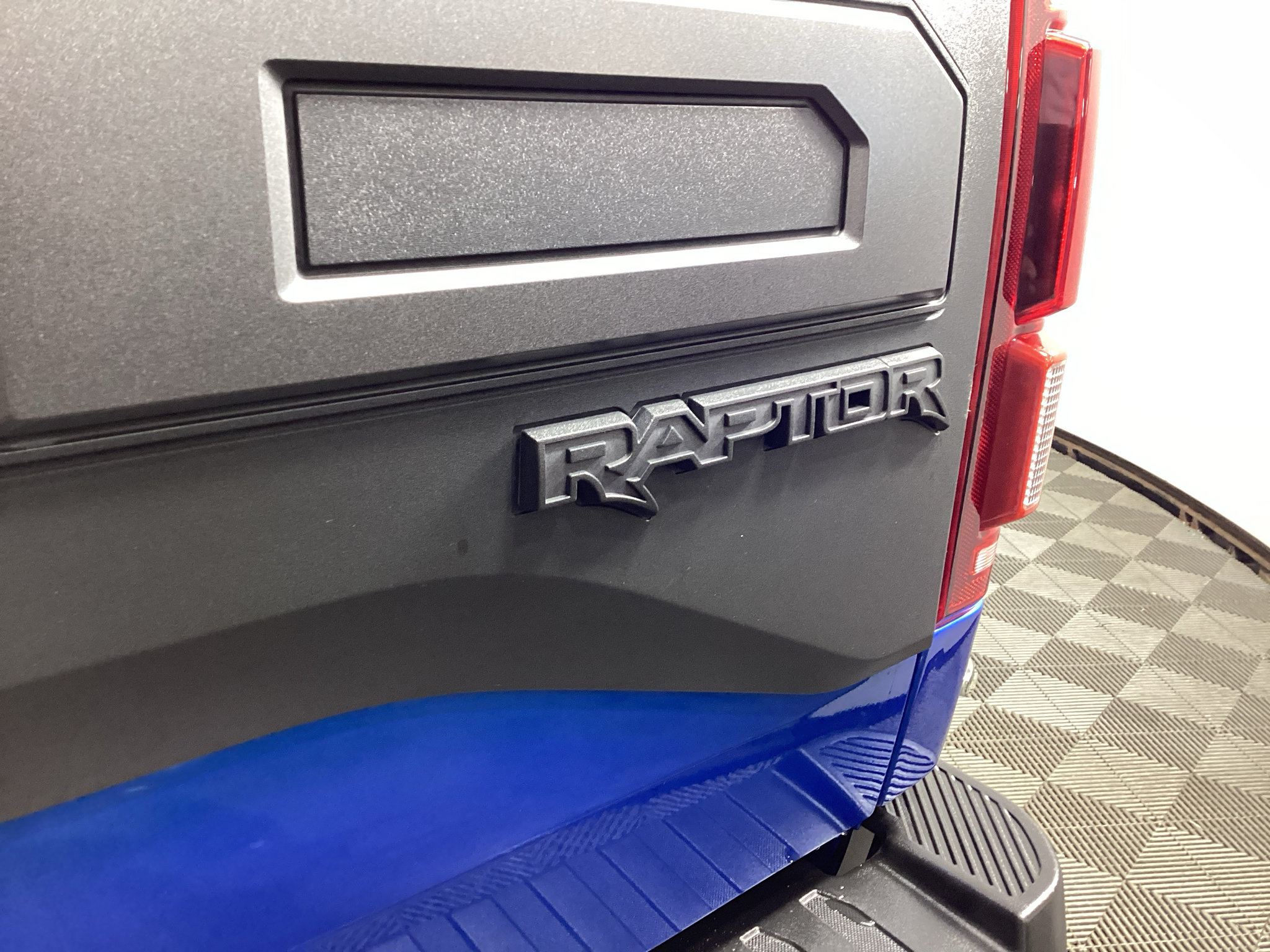 Used 2019 Ford F150 Raptor w/ Equipment Group 802A Luxury AWD/4WD image 38