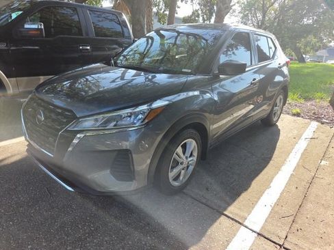 Used 2021 Nissan Kicks S FWD image 8