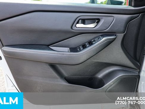 Used 2024 Nissan Rogue SV FWD image 44