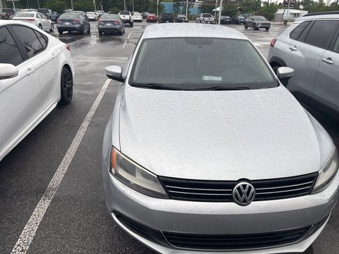 Used 2014 Volkswagen Jetta SE FWD image 3