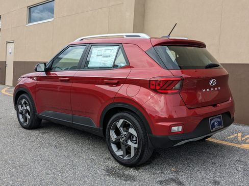 New 2025 Hyundai Venue SEL image 7