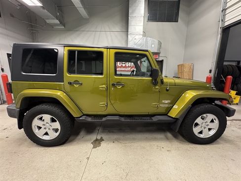 Used 2007 Jeep Wrangler Unlimited Sahara w/ Dual Top Group AWD/4WD image 8