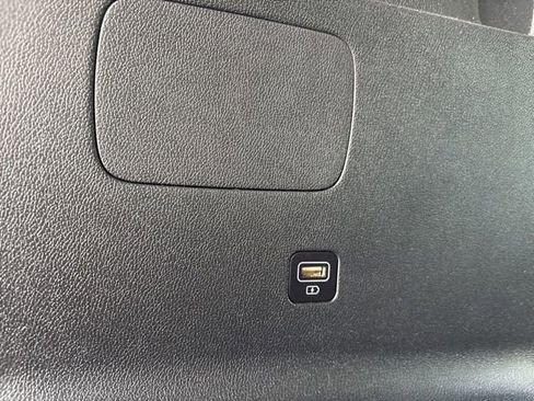 Certified 2022 Kia Sorento S w/ Panoramic Sunroof Package image 41