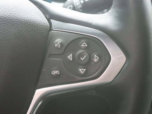 Used 2023 Chevrolet Traverse RS image 28