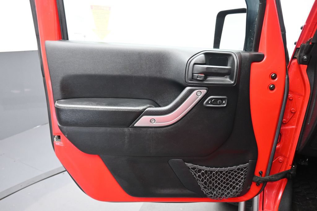 Used 2016 Jeep Wrangler Unlimited Rubicon AWD/4WD image 9