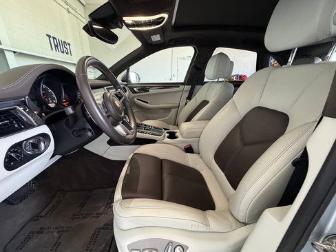 Used 2018 Porsche Macan Turbo AWD/4WD image 18