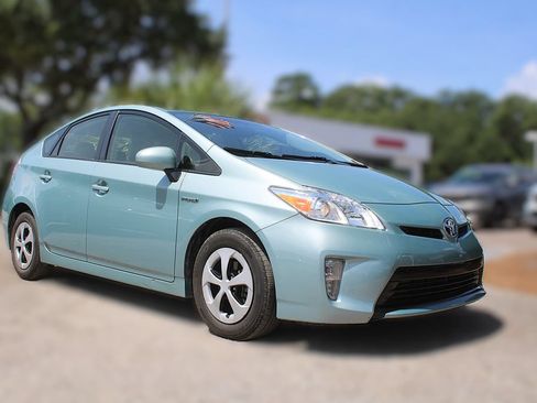 Used 2015 Toyota Prius Four FWD image 3