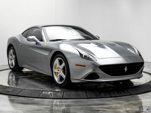 Used 2016 Ferrari California T image 25