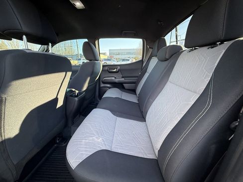 Used 2022 Toyota Tacoma TRD Sport image 19