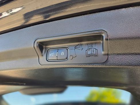 Used 2024 Ford Explorer XLT w/ Equipment Group 202A image 14