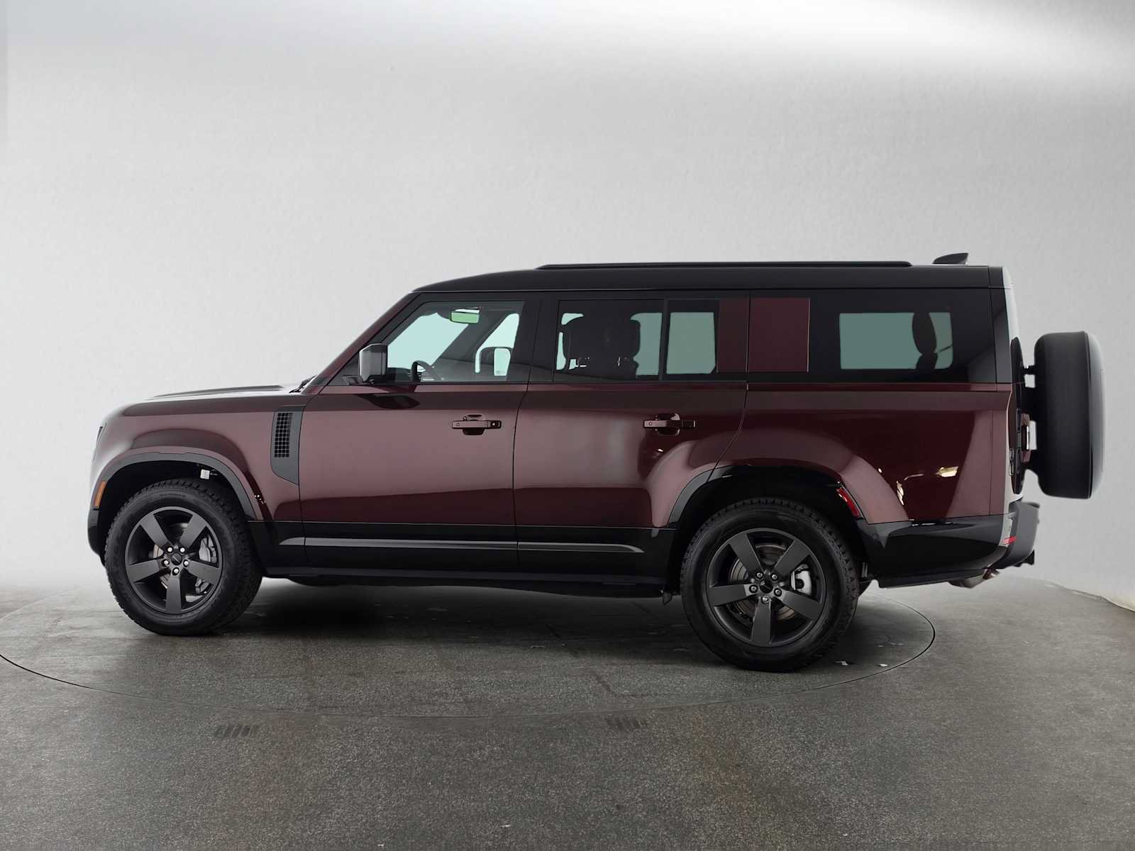 New 2026 Land Rover Defender 130 X-Dynamic SE AWD/4WD image 2