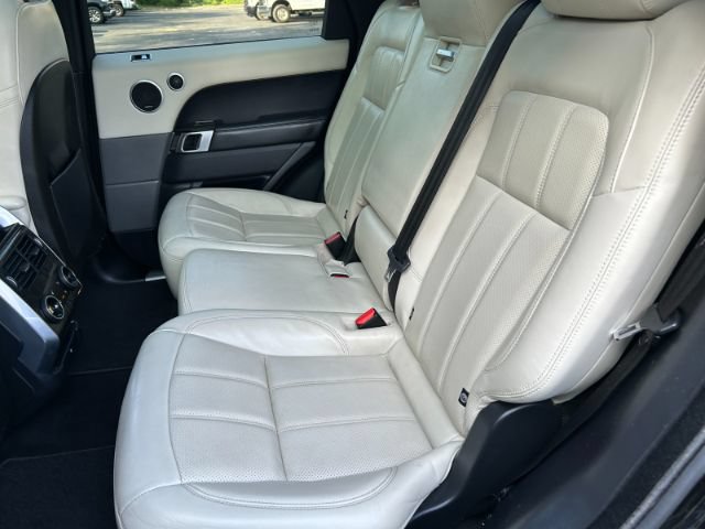 Used 2018 Land Rover Range Rover Sport HSE AWD/4WD image 30