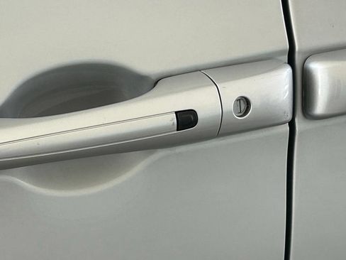 Used 2024 Chrysler Pacifica Touring-L FWD image 15