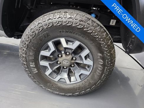 Used 2023 Toyota Tacoma TRD Off-Road w/ TRD Premium Off Road Package AWD/4WD image 18