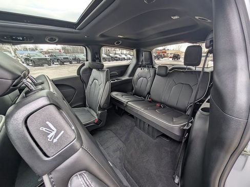 New 2026 Chrysler Pacifica Limited w/ S Appearance Package image 17