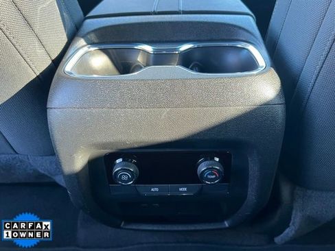 Used 2025 Chevrolet Traverse LT image 15