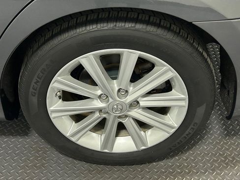 Used 2012 Toyota Camry Hybrid image 19