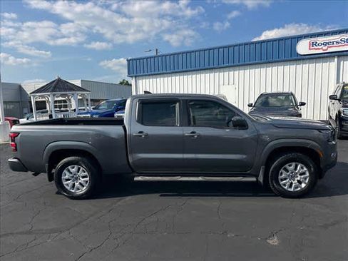 Used 2022 Nissan Frontier SV w/ Technology Package AWD/4WD image 2