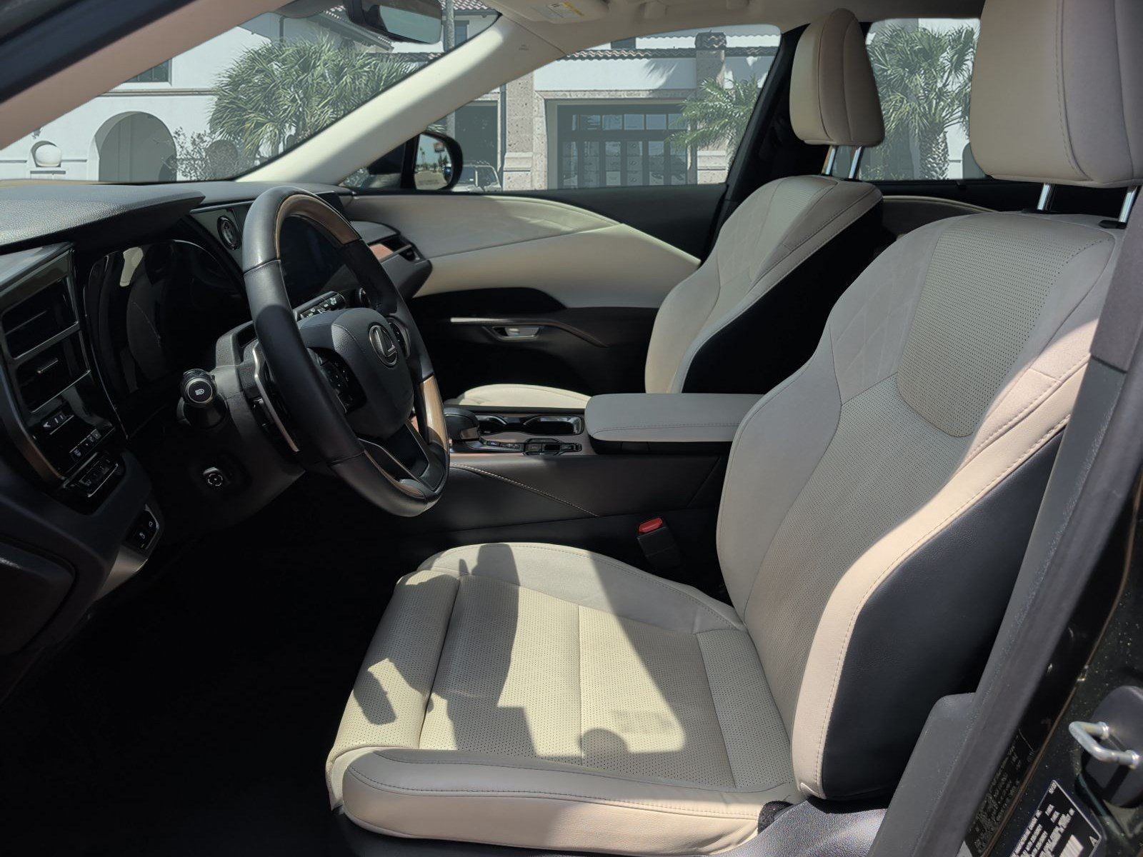 Used 2023 Lexus RX 350 FWD w/ Accessory Package image 11