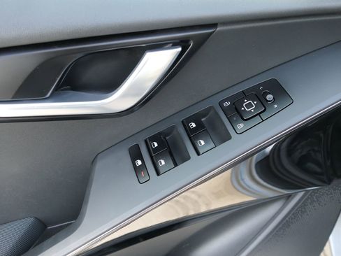 Used 2023 Kia Niro EX image 17