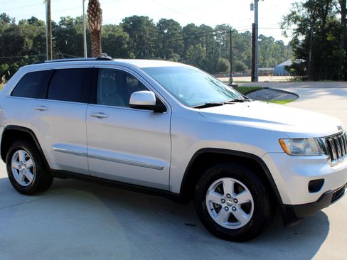 Used 2011 Jeep Grand Cherokee Laredo image 9