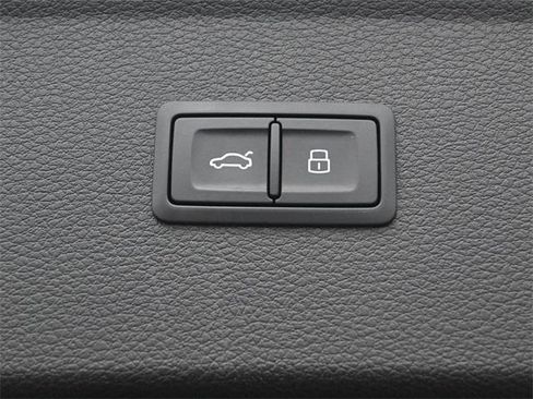 Used 2024 Audi Q5 2.0T Premium Plus w/ Premium Plus Package image 33