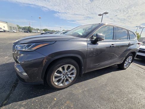Used 2024 Toyota Highlander Limited AWD/4WD image 4
