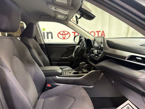 Used 2020 Toyota Highlander LE AWD/4WD image 12