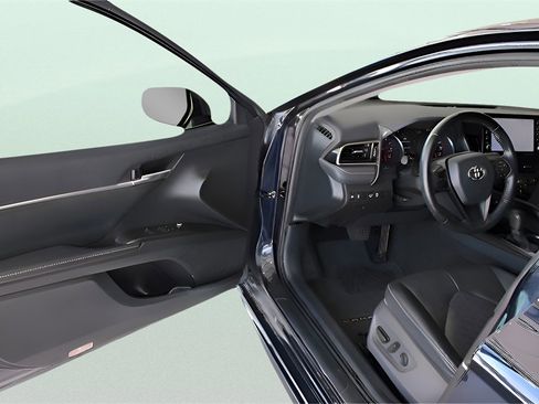 Used 2022 Toyota Camry XSE image 23