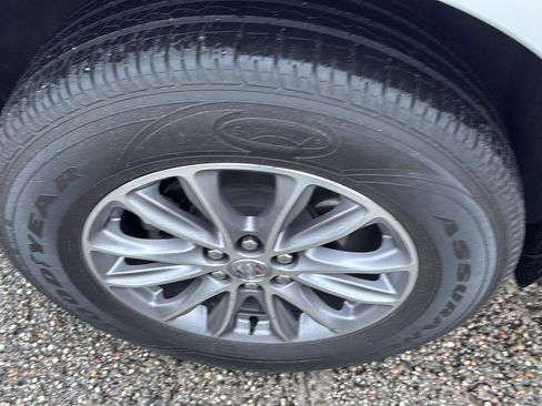 Used 2024 Buick Enclave Essence AWD/4WD image 10