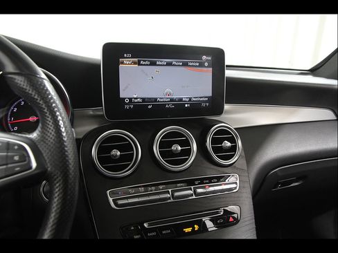 Used 2019 Mercedes-Benz GLC 300 4MATIC image 9
