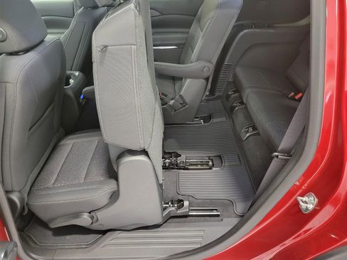 Certified 2025 Chevrolet Traverse LT AWD/4WD image 24