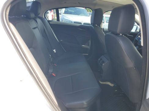 Used 2019 Jaguar XE Premium image 40