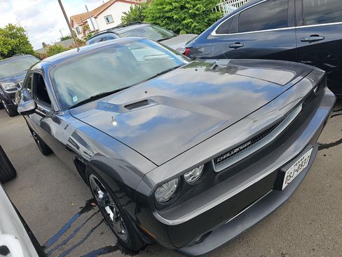 Used 2014 Dodge Challenger R/T w/ Sound Group II RWD image 2