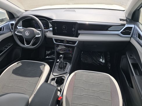 New 2026 Volkswagen Taos SE FWD image 16