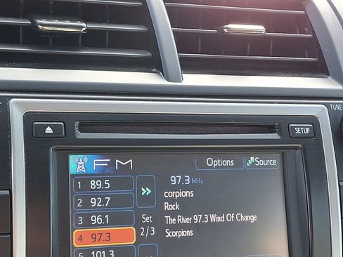 Used 2013 Toyota Camry LE image 27